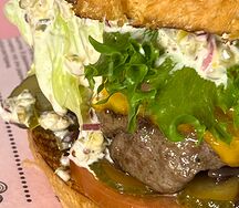 Бургер с говяжьей котлетой