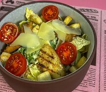 Салат Цезарь с курицей