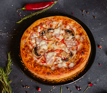 Пицца с беконом и грибами