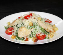 Салат Цезарь с курицей