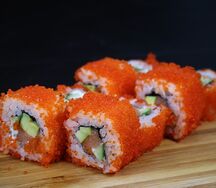 Ролл Калифорния с крабом