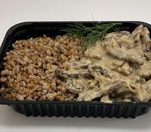 Печень по-строгановски с гречкой классический рецепт