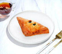 Слойка с курицей, грибами и шпинатом