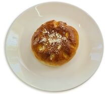 Булка с яблоком