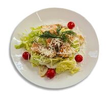 Салат Цезарь с семгой