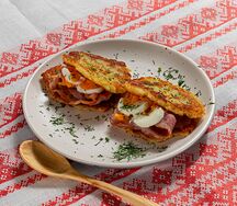 Драники с беконом и яйцом