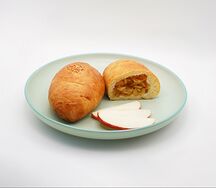 Пирожок с яблоком