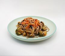 Лапша гречневая с овощами