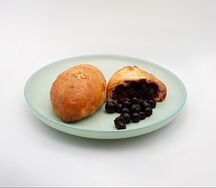 Пирожок со смородиной