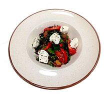 Тёплый салат с баклажанами и томатами