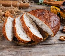 Хлеб без дрожжевой с грецкими орехами