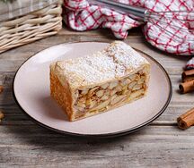 Штрудель с яблоком