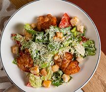 Салат с куриным шашлыком в стиле Цезарь