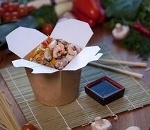 Вок с гречневой лапшой и морепродуктами