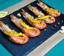 Лангустины с лимоном и миксом трав