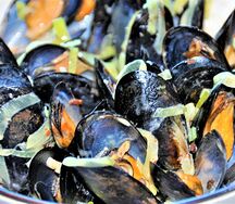 Мидии с кокосовым молоком и острым перцем