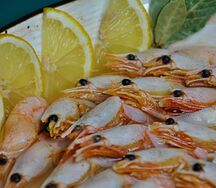 Креветки с лимоном