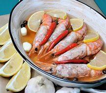 Вареные лангустины с перцем и специями