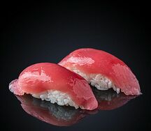 Суши с тунцом