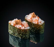 Гункан с крабом острый