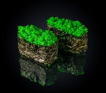 Гункан с зеленой тобико