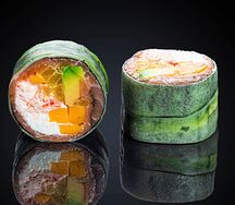 Лосось, краб и манго