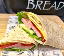 Ролл-тортилья с сыром и ветчиной