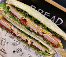 Сэндвич пшеничный с индейкой и беконом