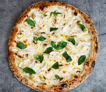 Пицца С курицей и грибами