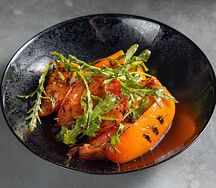 Овощи на гриле с рукколой