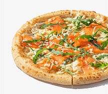 Пицца с лососем и сливочным соусом