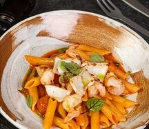 Пенне с креветками и кальмаром