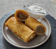 Блины с мясом и сметаной