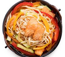 Wok с лососем