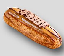 Эклер соленая карамель