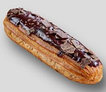 Эклер шоколадный