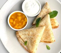 Блины с манговым соусом