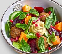 Теплый средиземноморский салат