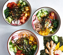 Поке с лососем и маринованным сладко-острым манго