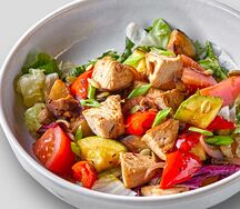 Тёплый салат с индейкой и печеными овощами