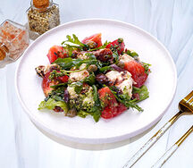 Салат с томатами и сыром моцарелла