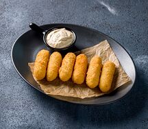 Сырные палочки с соусом на выбор