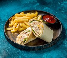 Ролл с беконом, яйцом и сыром