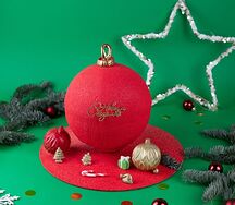 Торт Подарочный Бомба с елочными шарами