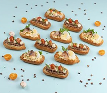 Сет мини эклеровс салатом ассорти