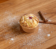 Лукошко с творогом и малиной