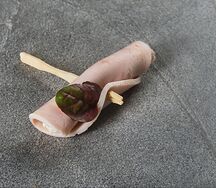 Рулетик с ветчиной и сыром