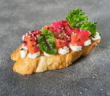 Брускетта с семгой
