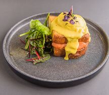 Яйцо Бенедикт с лососем