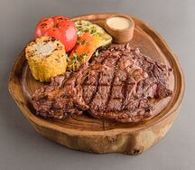 Стейк Рибай с печёными овощами